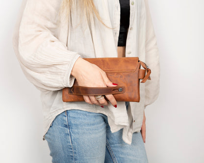 Ponny Leather Clutch Bag