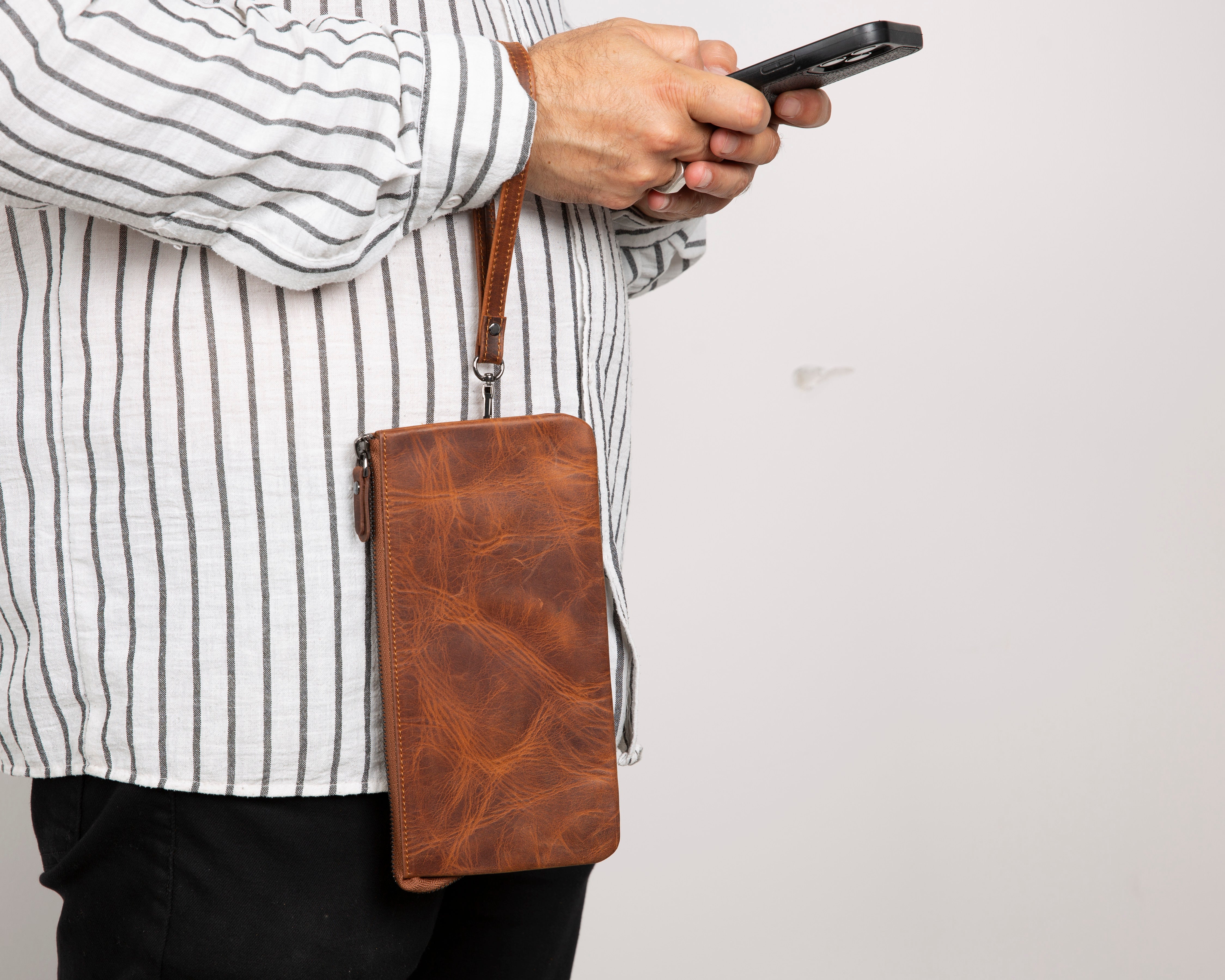 Maesta Leather Clutch Bag