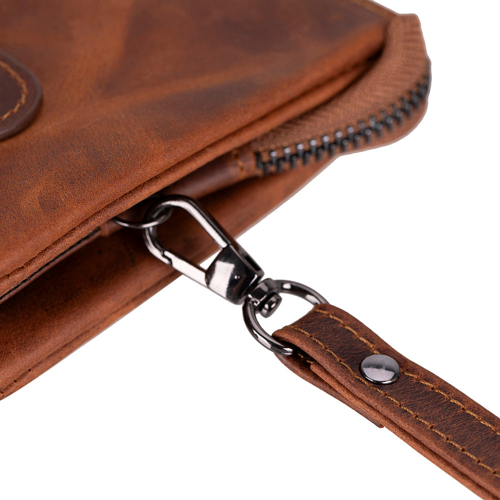Maesta Leather Clutch Bag